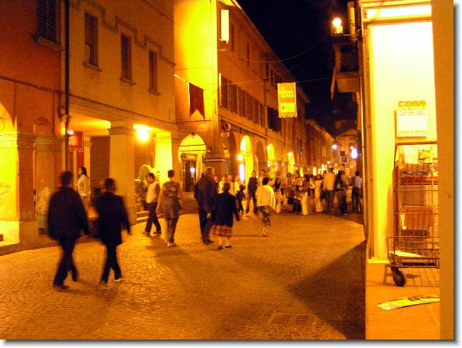 Clicca per scorrere le foto originali ingrandite