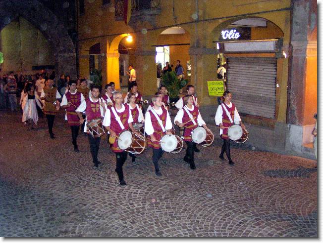 Clicca per scorrere le foto originali ingrandite