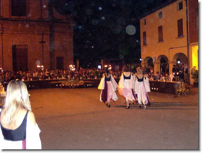 Clicca per scorrere le foto originali ingrandite