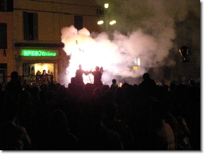 Clicca per scorrere le foto originali ingrandite