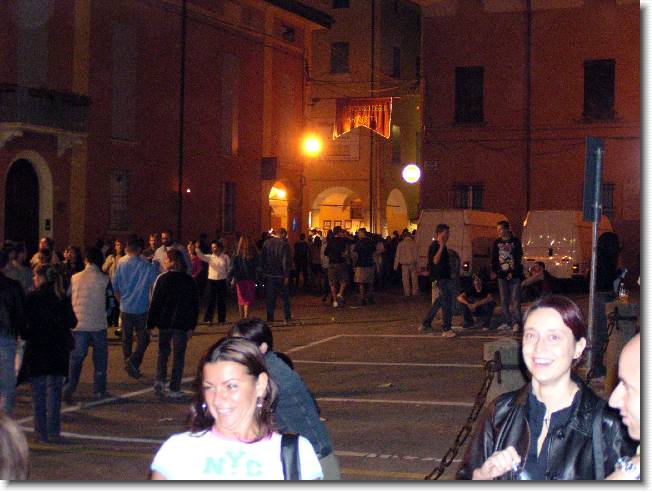 Clicca per scorrere le foto originali ingrandite