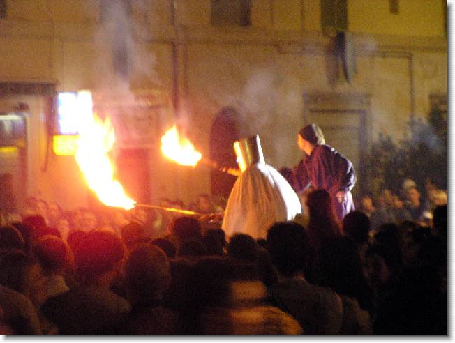 Clicca per scorrere le foto originali ingrandite