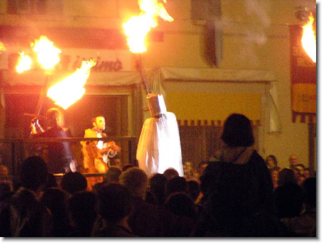 Clicca per scorrere le foto originali ingrandite