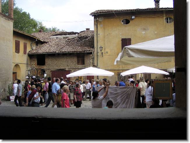 Clicca per scorrere le foto originali ingrandite