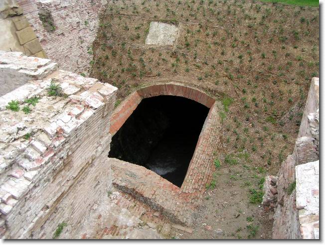 Clicca per scorrere le foto originali ingrandite