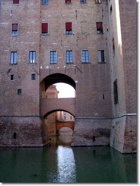 Clicca per scorrere le foto originali ingrandite