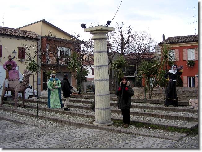 Clicca per scorrere le foto originali ingrandite