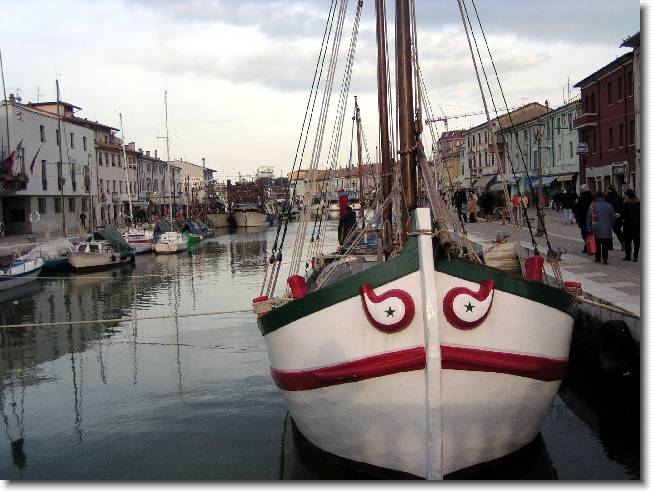 Clicca per scorrere le foto originali ingrandite