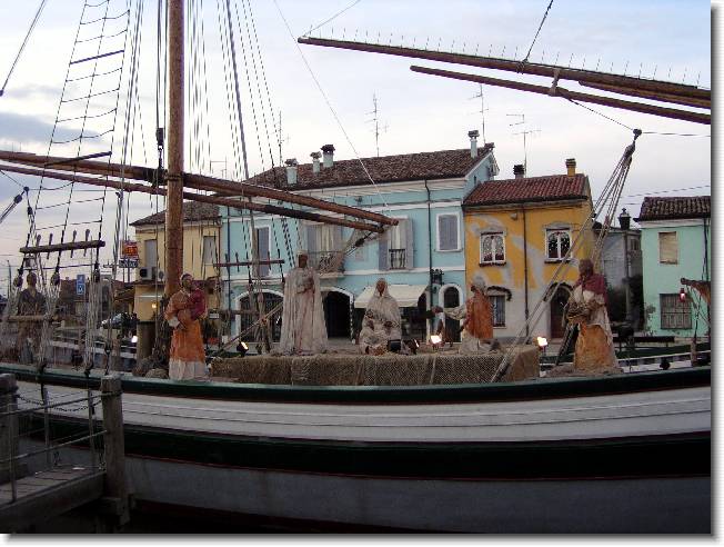Clicca per scorrere le foto originali ingrandite