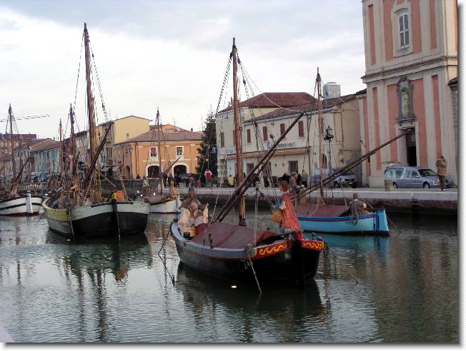 Clicca per scorrere le foto originali ingrandite