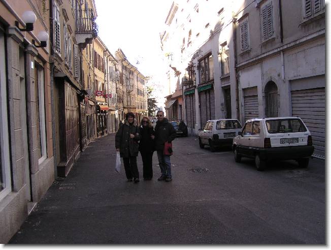 Clicca per scorrere le foto originali ingrandite