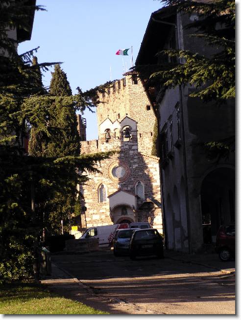 Clicca per scorrere le foto originali ingrandite