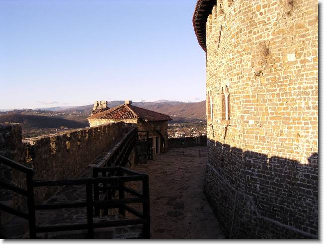 Clicca per scorrere le foto originali ingrandite