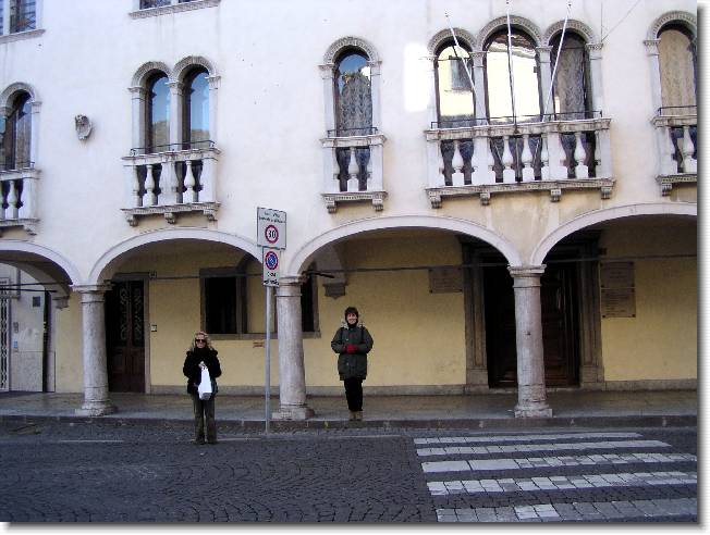Clicca per scorrere le foto originali ingrandite