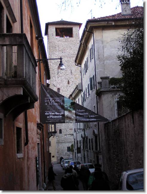 Clicca per scorrere le foto originali ingrandite