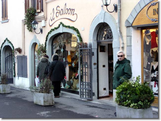 Clicca per scorrere le foto originali ingrandite