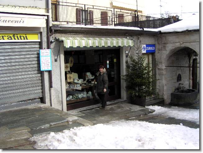 Clicca per scorrere le foto originali ingrandite
