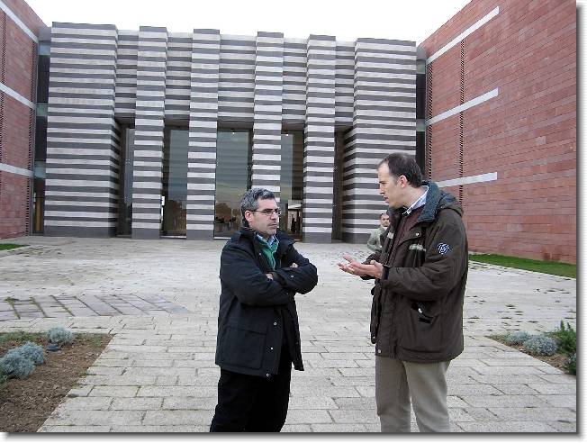Clicca per scorrere le foto originali ingrandite