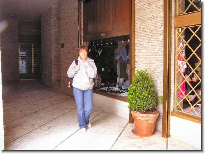 Clicca per scorrere le foto originali ingrandite