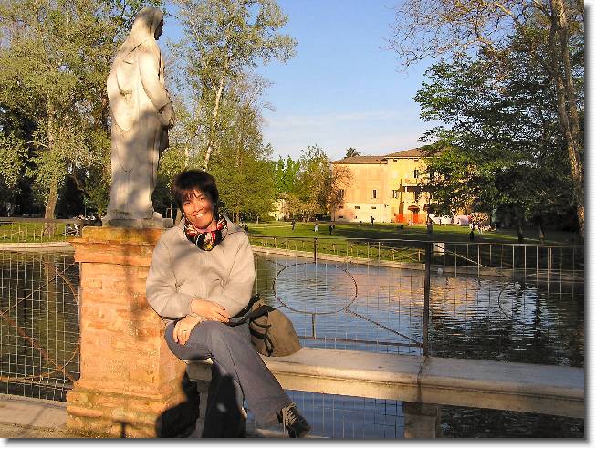 Clicca per scorrere le foto originali ingrandite