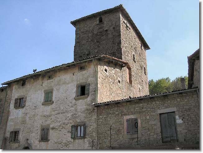 Clicca per scorrere le foto originali ingrandite
