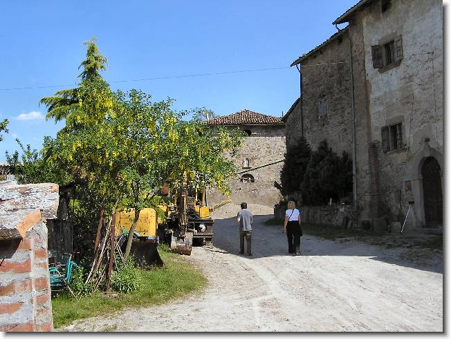 Clicca per scorrere le foto originali ingrandite