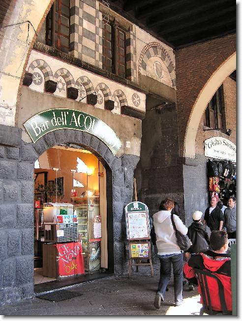 Clicca per scorrere le foto originali ingrandite