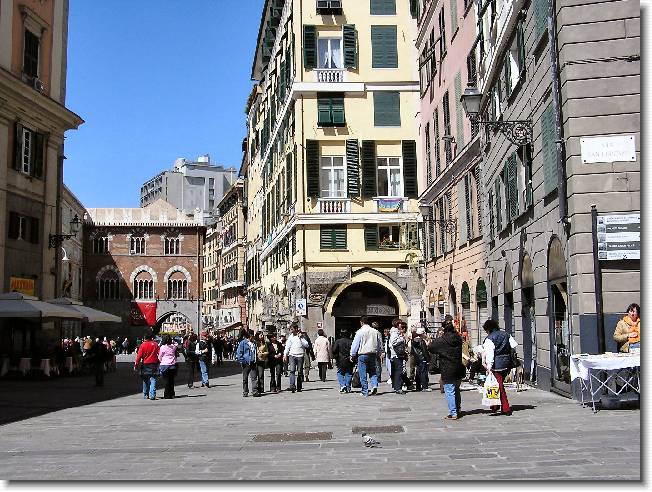 Clicca per scorrere le foto originali ingrandite