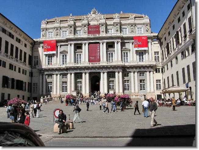 Clicca per scorrere le foto originali ingrandite