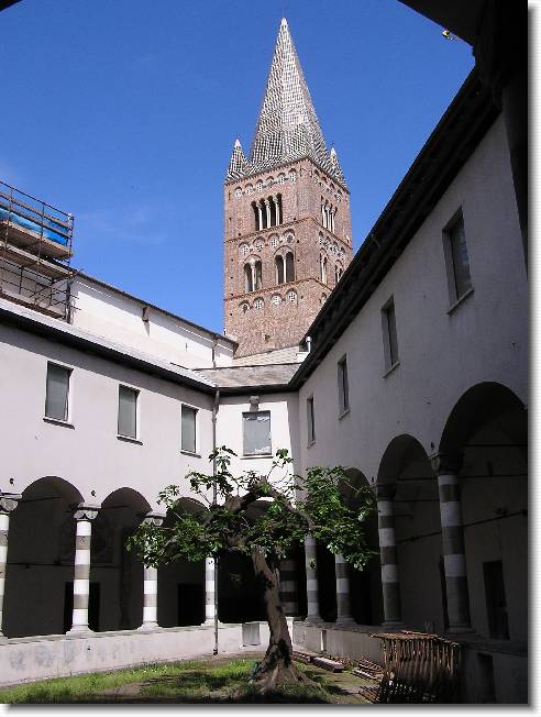Clicca per scorrere le foto originali ingrandite