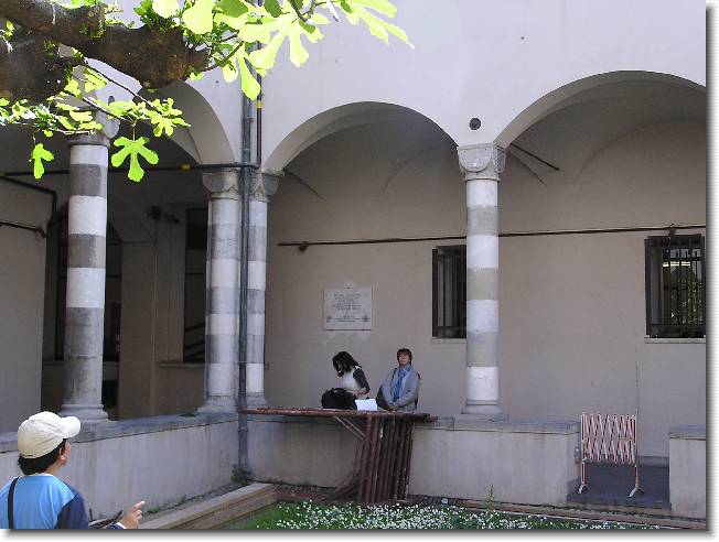 Clicca per scorrere le foto originali ingrandite