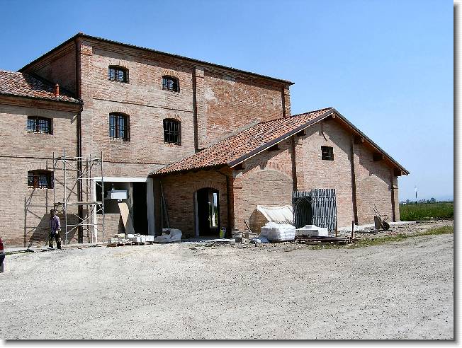Clicca per scorrere le foto originali ingrandite