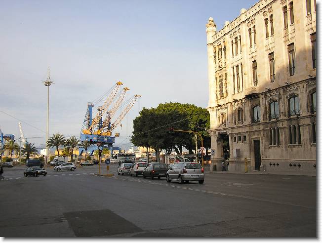 Clicca per scorrere le foto originali ingrandite