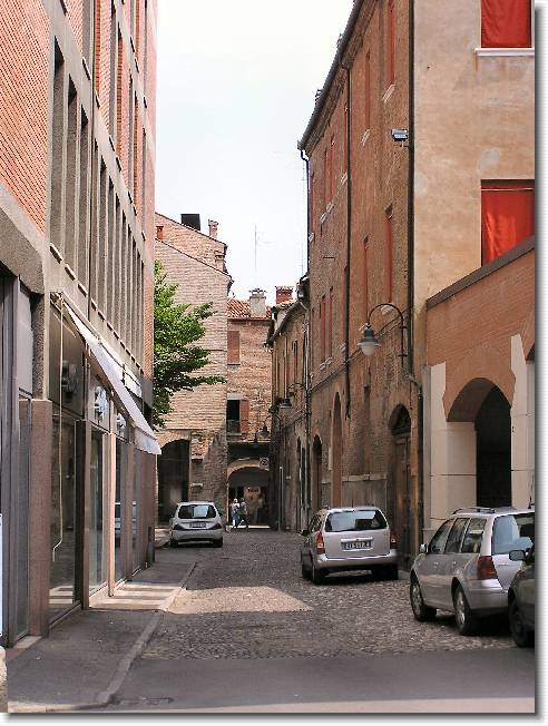 Clicca per scorrere le foto originali ingrandite