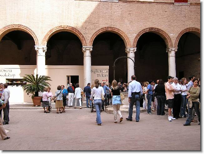 Clicca per scorrere le foto originali ingrandite
