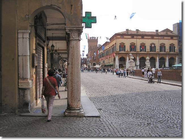 Clicca per scorrere le foto originali ingrandite