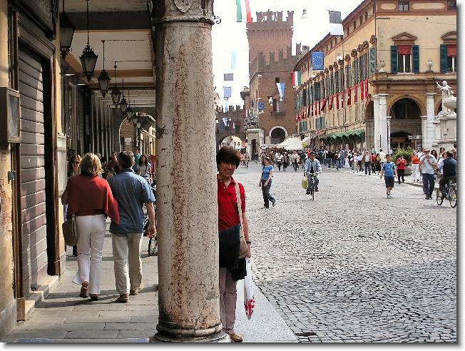 Clicca per scorrere le foto originali ingrandite
