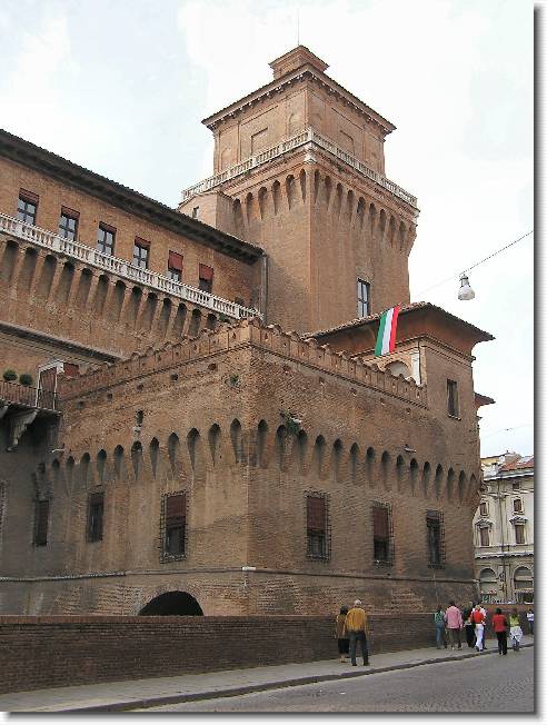 Clicca per scorrere le foto originali ingrandite