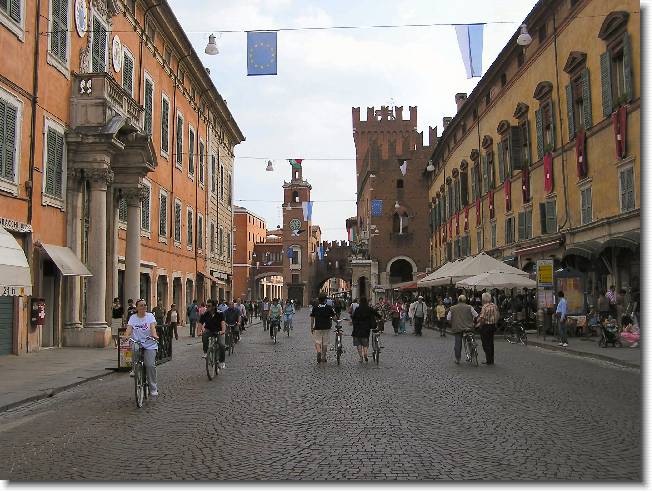 Clicca per scorrere le foto originali ingrandite