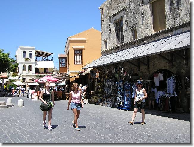 Clicca per scorrere le foto originali ingrandite
