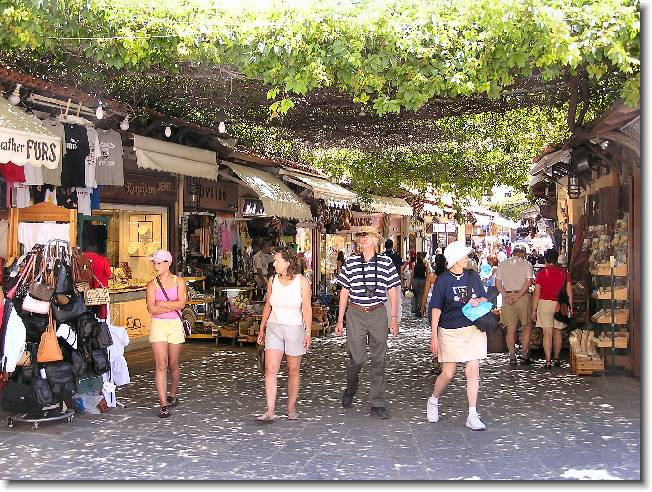 Clicca per scorrere le foto originali ingrandite