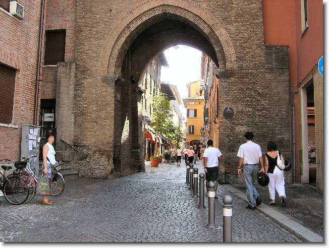 Clicca per scorrere le foto originali ingrandite