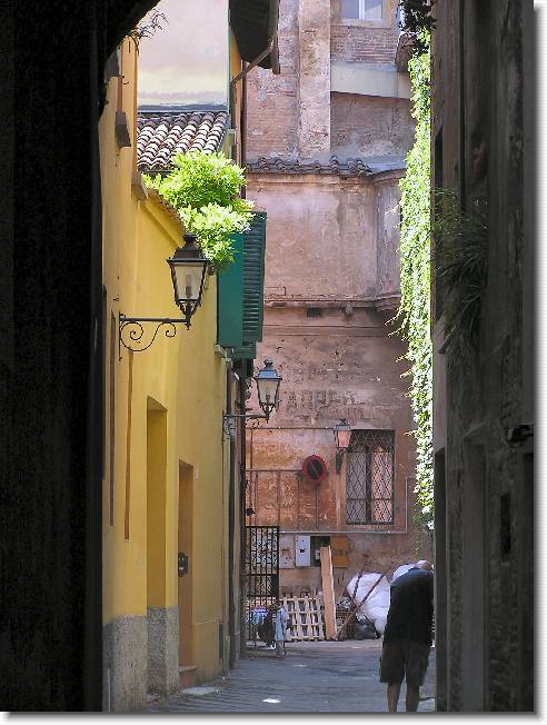 Clicca per scorrere le foto originali ingrandite
