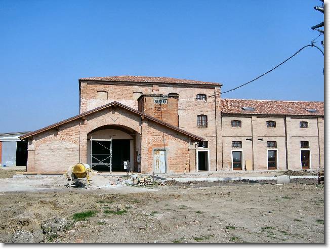 Clicca per scorrere le foto originali ingrandite