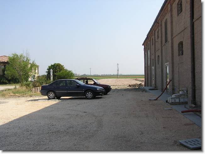 Clicca per scorrere le foto originali ingrandite