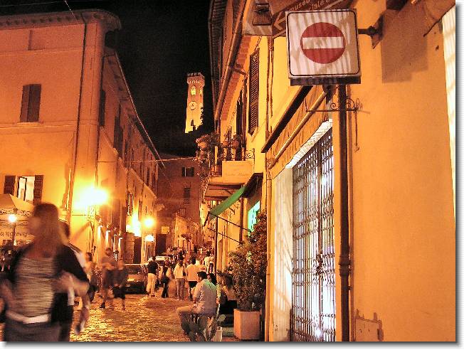 Clicca per scorrere le foto originali ingrandite