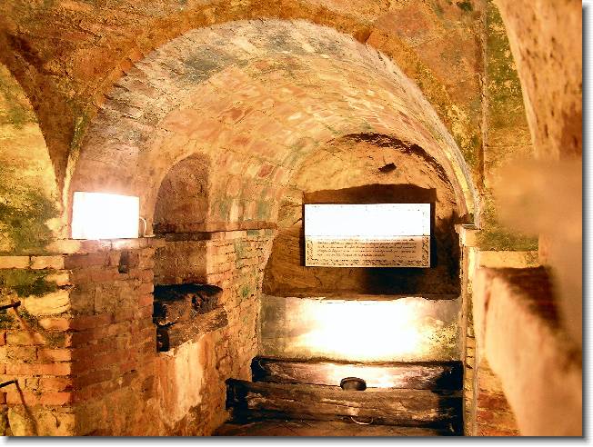 Clicca per scorrere le foto originali ingrandite