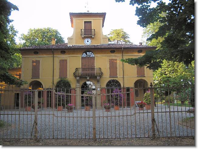 Clicca per scorrere le foto originali ingrandite