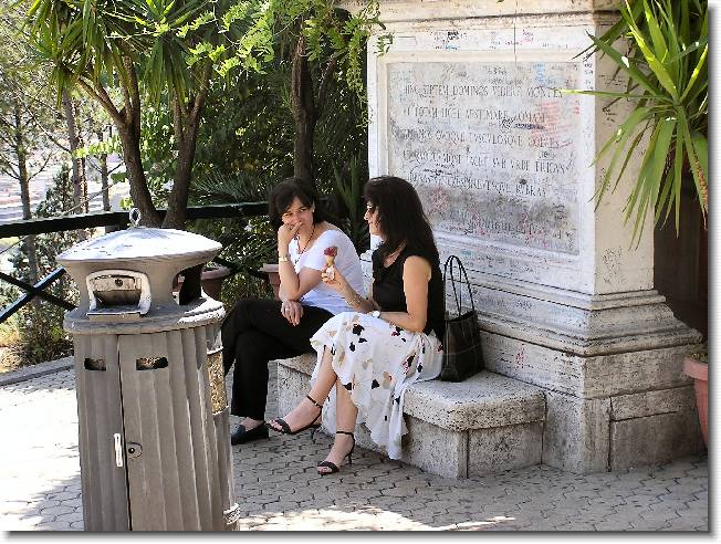 Clicca per scorrere le foto originali ingrandite