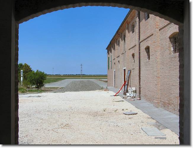 Clicca per scorrere le foto originali ingrandite
